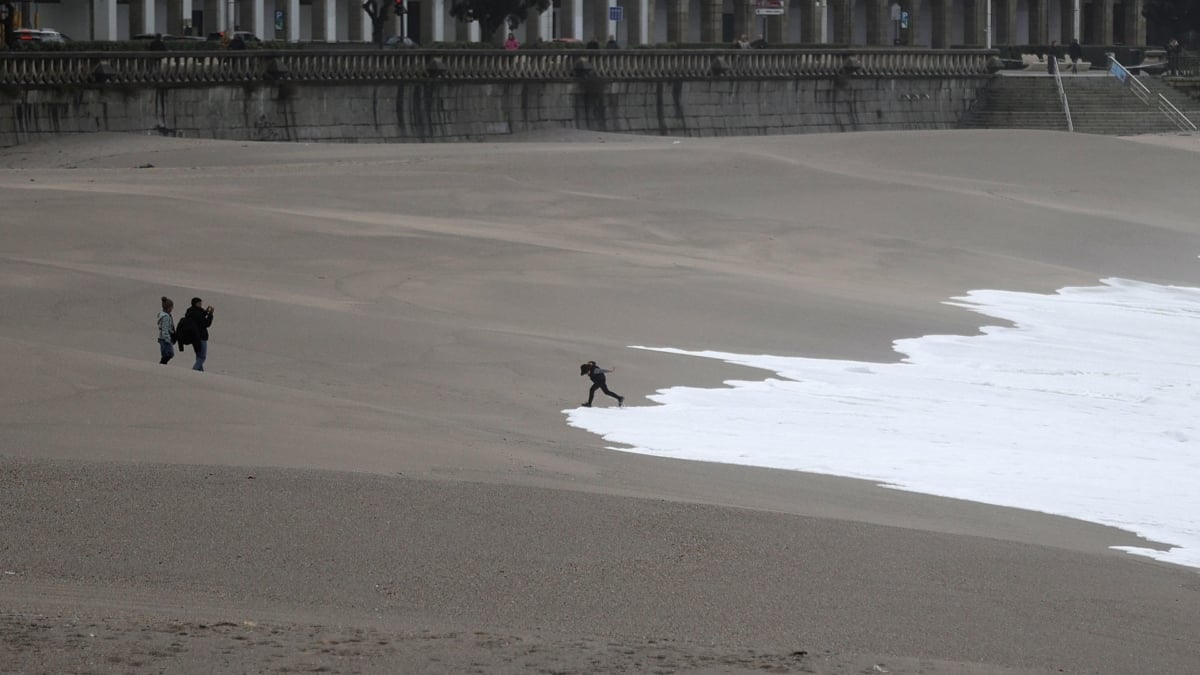 Playa del Orzán de La Coruña, este jueves.