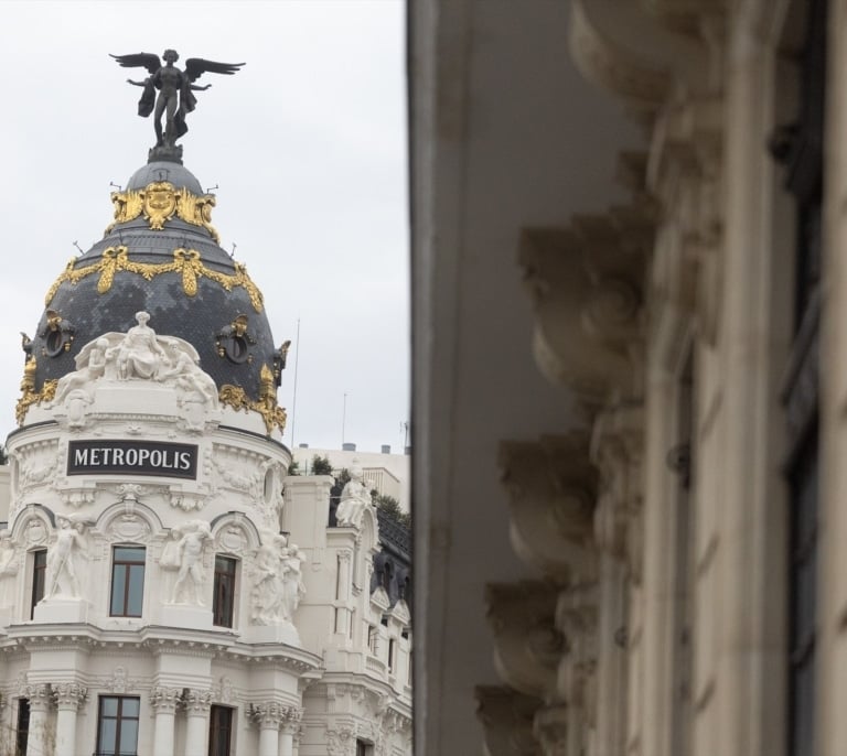 El Edificio Metrópolis se convierte en un club privado con lista de espera en la esquina más emblemática de Madrid