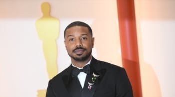 Michael B. Jordan llega a la 95ª edición de los Premios Oscar celebrada en el Dolby Theatre.