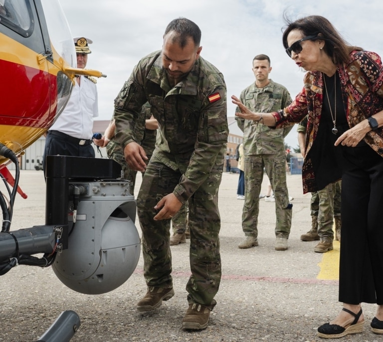 Robles asegura que Rota y Morón no prestarán apoyo al ataque contra Irán "salvo que fuera necesario desde el punto de vista humanitario"