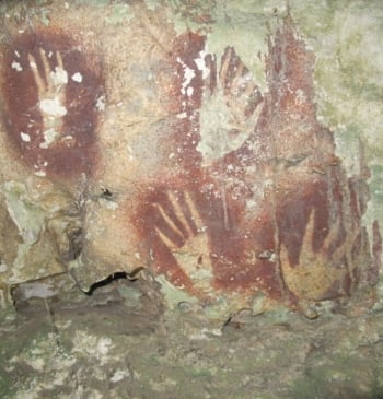 Descubren la pintura rupestre más antigua del mundo, con más de 67.800 [...]