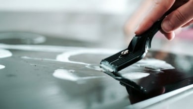 La OCU sorprende con el mejor producto del hogar para limpiar la vitrocerámica