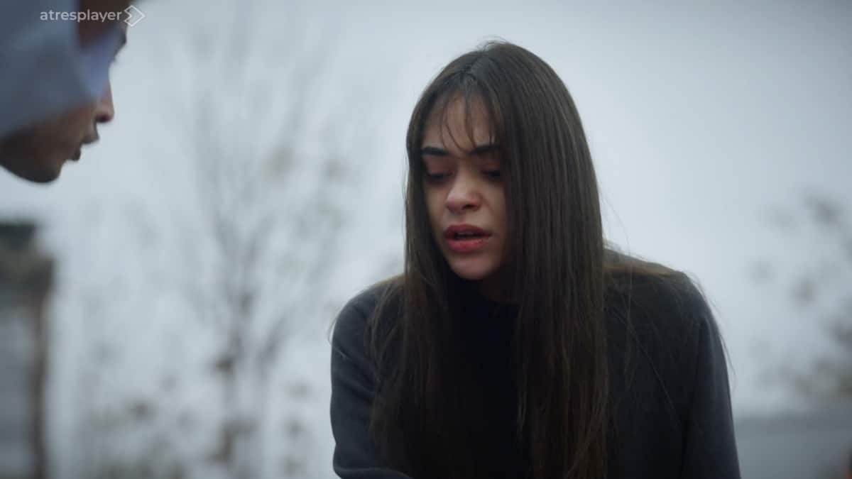 Renacer, avance del capítulo 13 parte 2 de la temporada 3 este martes 27 de enero: Parla acaba en quirófano con una bomba