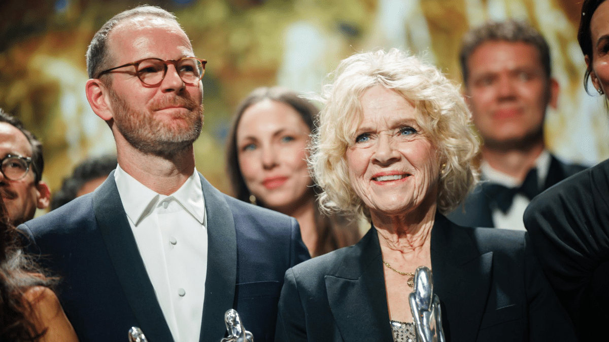 El director Joachim Trier y la actriz Liv Ullmann durante la gala de los Premios del Cine Europeo celebrada este sábado en Berlín.