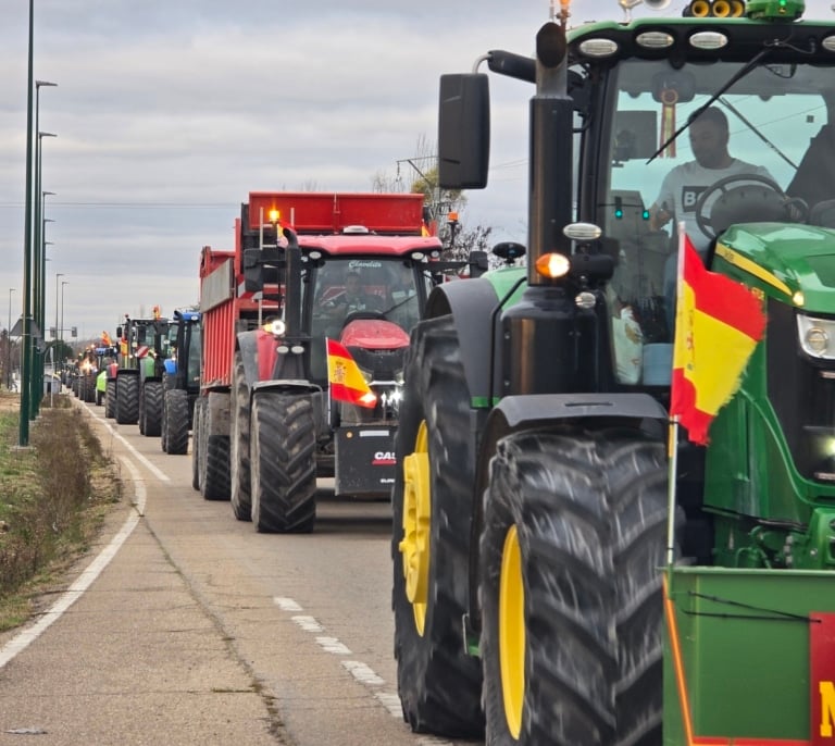 Semana de protestas y tractores: el campo español estalla contra la PAC y los nuevos acuerdos comerciales de la Unión Europea