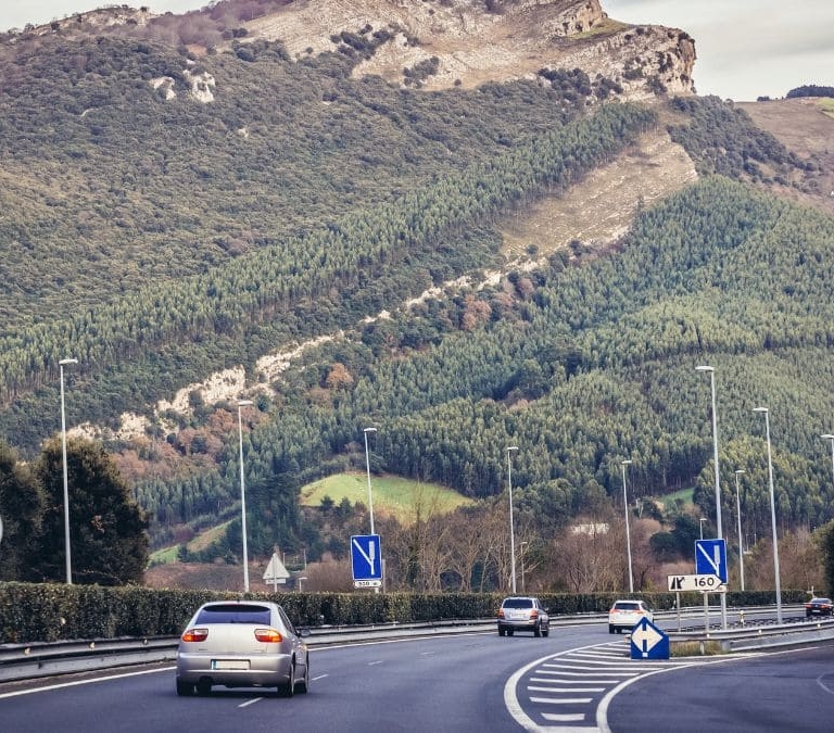 Estos son los nuevos radares que multan por pisar la línea continua