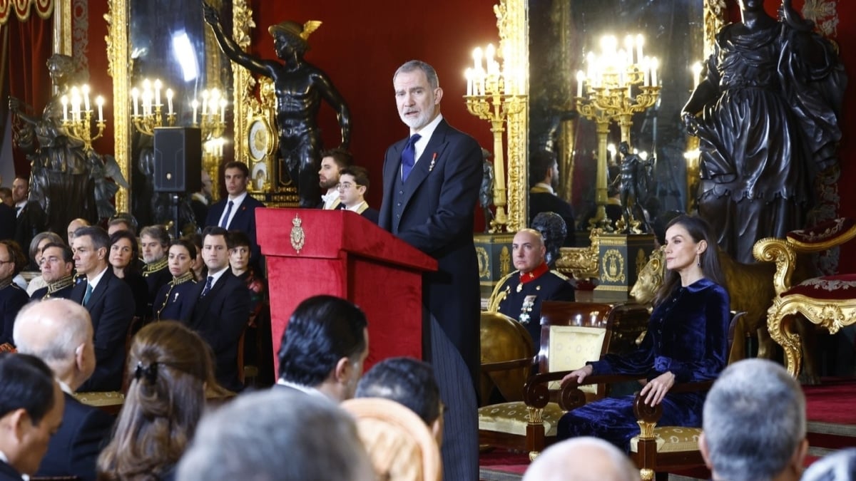 El rey Felipe VI durante su discurso ante el cuerpo diplomático, este viernes en el Palacio Real de Madrid.