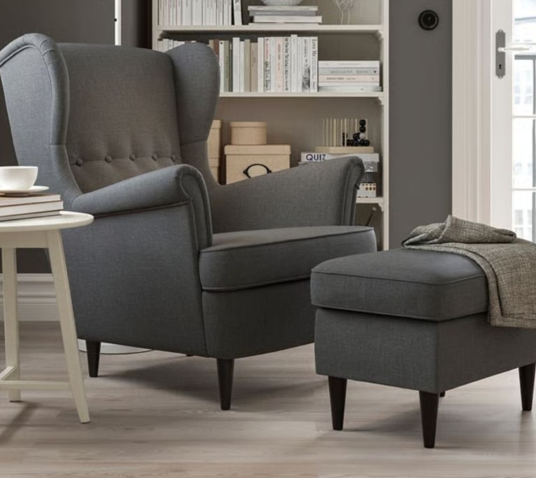 El sillón orejero más icónico de IKEA baja su precio por tiempo limitado