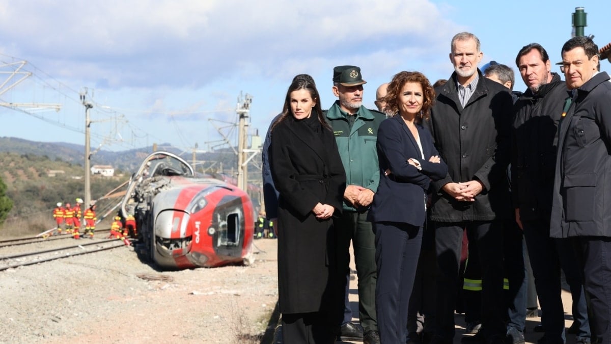 Los reyes de visita en la zona cero de Adamuz.