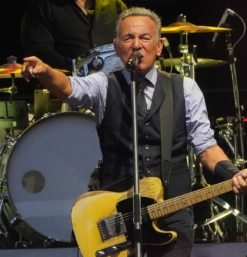 "Son como la Gestapo": Bruce Springsteen y Billie Eilish se sincronizan para [...]