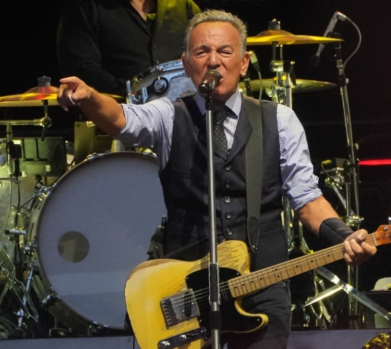 "Son como la Gestapo": Bruce Springsteen y Billie Eilish se sincronizan para denunciar las redadas del ICE de Trump