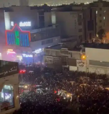 Irán recrudece la represión de las protestas, con hospitales desbordados por los [...]