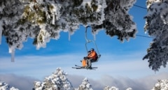 Navacerrada se llena por el buen tiempo durante la temporada de esquí
