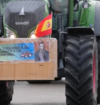 Los mensajes en los tractores del 'superjueves' del campo: "Ni sembrando ajos [...]