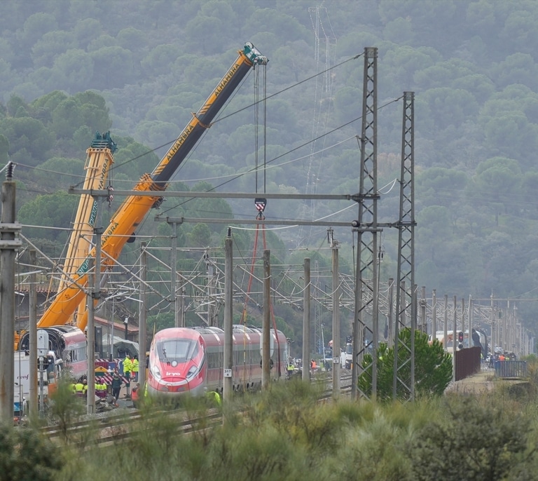 Así puedes solicitar las ayudas si has sido víctima de los accidentes de Adamuz o Gelida