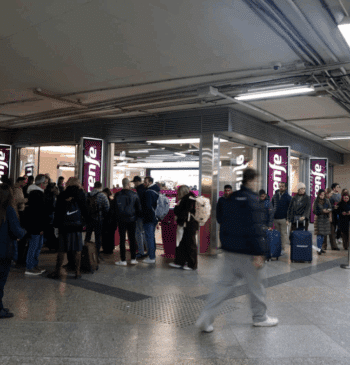 Más de 200 trenes afectados este lunes por la suspensión del tráfico [...]