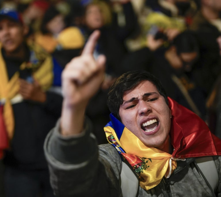 Ningún ser humano es ilegal, salvo "la gusanera venezolana"