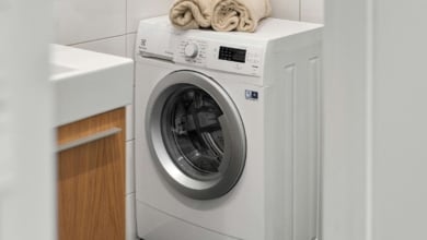 Por qué deberías echar vinagre a la lavadora