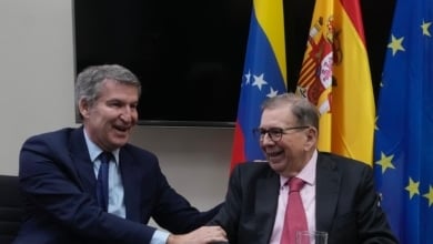 El PP acusa al Gobierno de querer "reciclar" al chavismo y "salvar a Delcy para salvarse a sí mismo" y a Zapatero