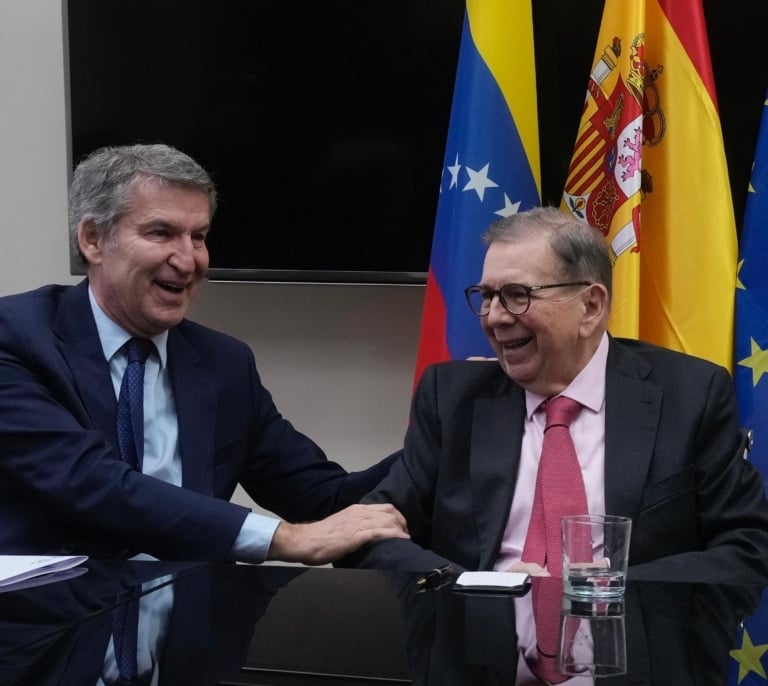 El PP acusa al Gobierno de querer "reciclar" al chavismo y "salvar a Delcy para salvarse a sí mismo" y a Zapatero