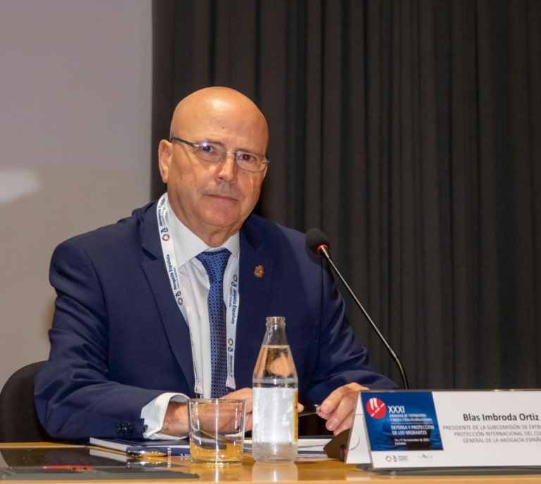 Blas Jesús Imbroda, expresidente del Colegio de Abogados Penal Internacional: "La Fiscalía de la Corte Penal podía y debía haber actuado antes contra Maduro"