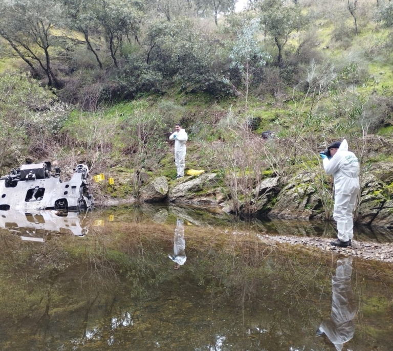 'The New York Times' halla unas ruedas de un tren a 270 metros del lugar del accidente de Adamuz