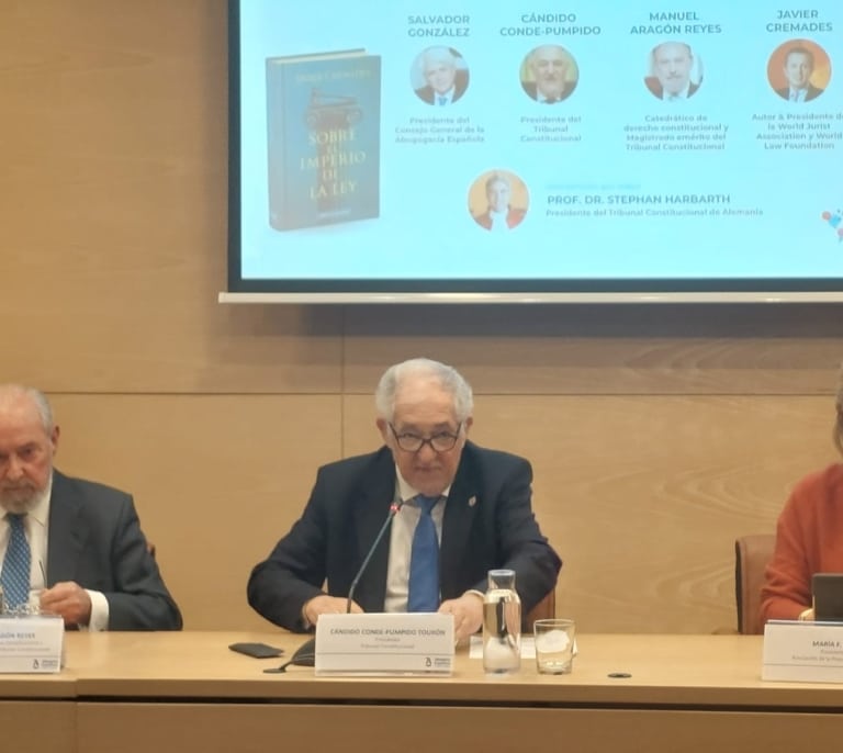 Conde-Pumpido alerta de que la deslegitimación del Constitucional abre el proceso de "destrucción" del Estado de derecho