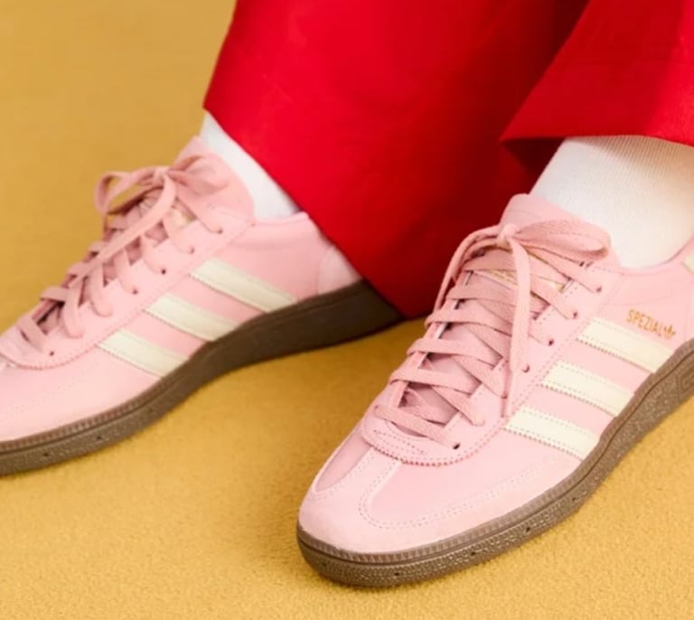 Las zapatillas adidas que vuelven del pasado para tus looks más actuales: ¡con un 50% de descuento!