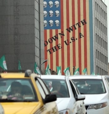 Irán y EEUU suspenden la reunión prevista para el viernes mientras crece [...]