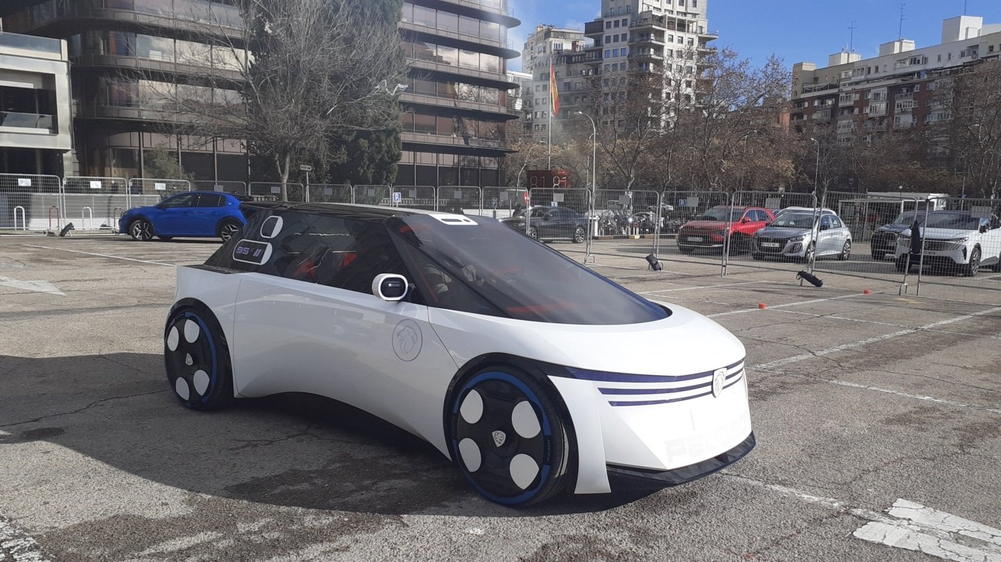 Peugeot Polygon: El 'concept car' que se ve, se toca y se conduce