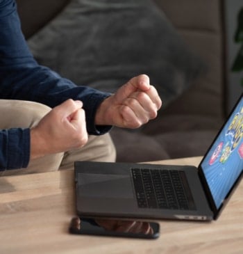 IA en los juegos online: del enemigo predecible al rival que aprende [...]