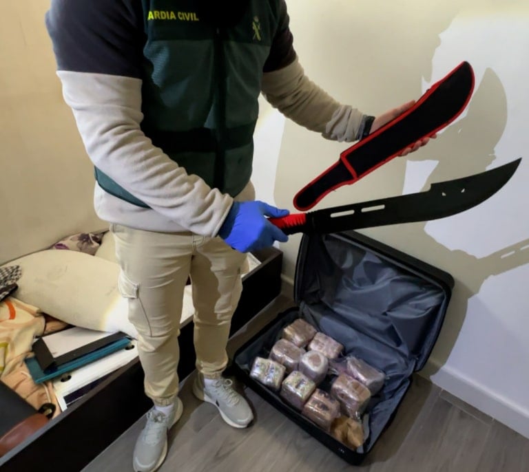 Plata o plomo, los narcos ya no se esconden y amenazan a los agentes: "Sé a qué colegio van tus hijos"