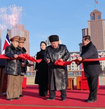 Kim vuelve a aparecer con su hija en un acto público