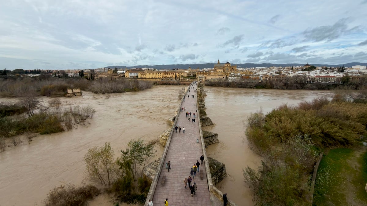 La crecida de los ríos y el temporal Leonardo ponen en alerta a siete comunidades