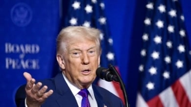 Trump inaugura la Junta de Paz mientras sopesa si va a la guerra en Irán: lo decidirá en los próximos diez días