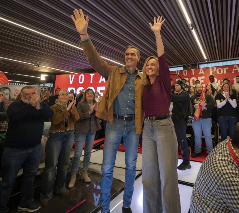 El PSOE denuncia que la mujer que ha insultado a Sánchez en un mitin es concejala del PP