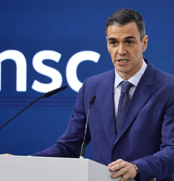Pedro Sánchez: "Hemos de reforzar el pilar europeo de defensa y depender [...]