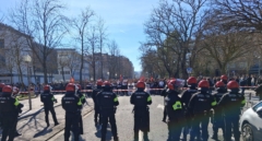 La Ertzaintza blinda la Universidad en Vitoria para evitar un choque entre alumnos 'antifa' y seguidores de Vox