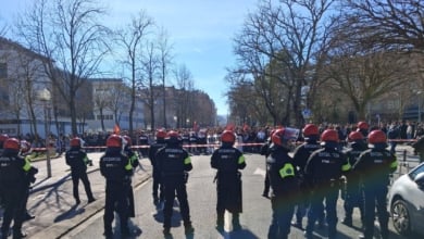 La Ertzaintza blinda la Universidad en Vitoria para evitar un choque entre alumnos 'antifa' y seguidores de Vox