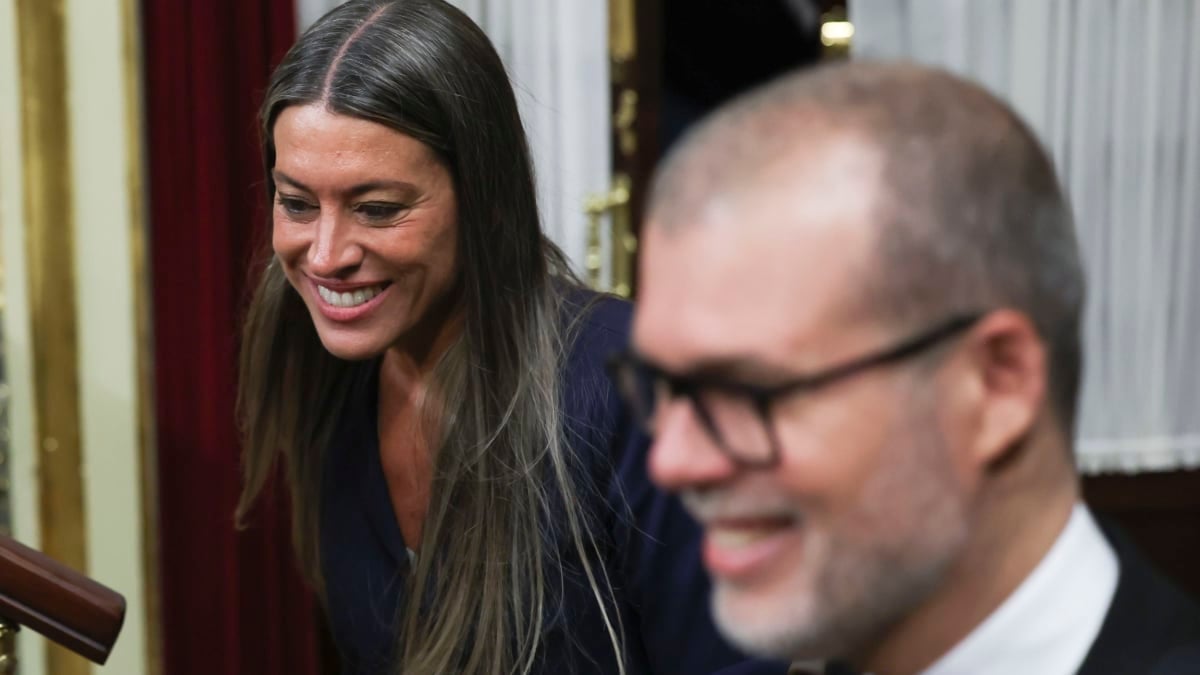 MADRID (ESPAÑA), 26/02/2026.- La diputada de Junts per Catalunya, Míriam Nogueras tras el pleno del Congreso de los Diputados celebrado este jueves con la votación de cuatro decretos ley, de los cuales será rechazado el que prorrogaba la moratoria de los desahucios con el 'no' de Junts. EFE/ Kiko Huesca