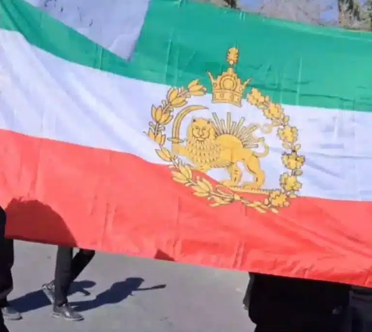 "Muerte al dictador": las protestas estudiantiles desafían al régimen iraní en medio del ultimátum de Trump y la última oportunidad de negociación