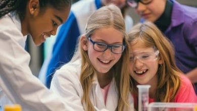 Los sesgos de género acrecentados por la IA y la falta de referentes condicionan el acceso de las jóvenes a las carreras STEM