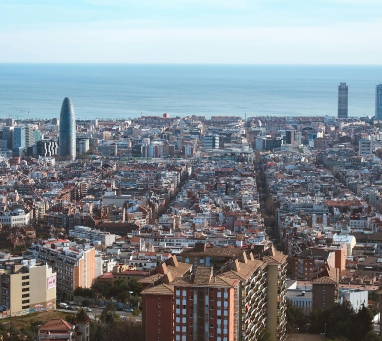 El sector salud lideró en 2025 la creación de empleo en el ecosistema de hubs de Cataluña