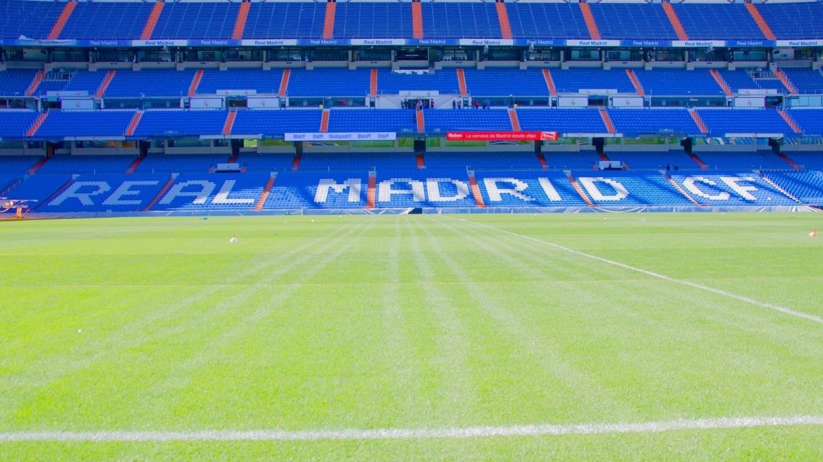 La UEFA sitúa a tres clubes de LALIGA entre los principales actores económicos de Europa