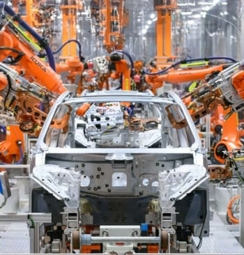 De fabricar 5.000 coches en los 80 a liderar el mercado eléctrico, [...]