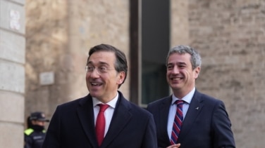 La última 'jugada' de Albares: envía en inglés el tratado de Gibraltar y los alcaldes de la comarca recurren a la IA