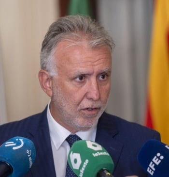 Ángel Víctor Torres insinúa que Felipe González debería irse del PSOE