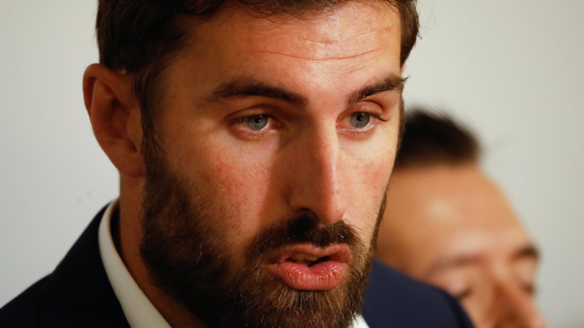 Sigue la purga de los 'Diez Negritos' en Vox: ahora a por la cabeza del murciano José Ángel Antelo