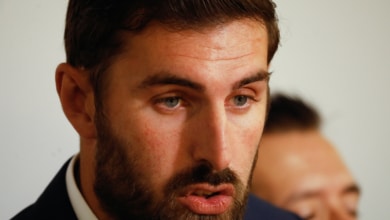 Sigue la purga de los 'Diez Negritos' en Vox: ahora a por la cabeza del murciano José Ángel Antelo