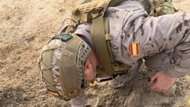 La Armada neutraliza dos proyectiles del siglo XX hallados en la playa de Camposoto (Cádiz)